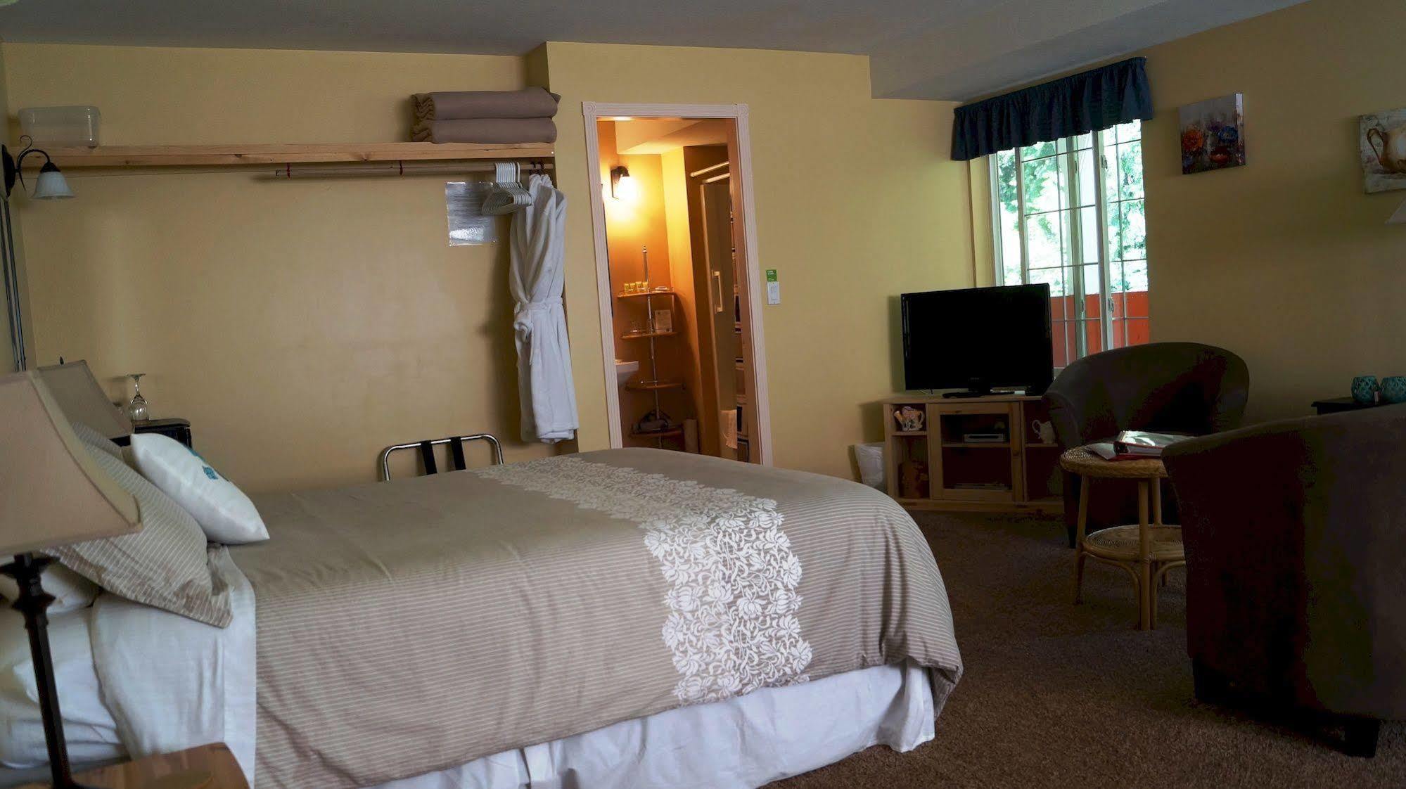The Inn At The Ninth Hole Bed & Breakfast Самон Арм Екстериор снимка